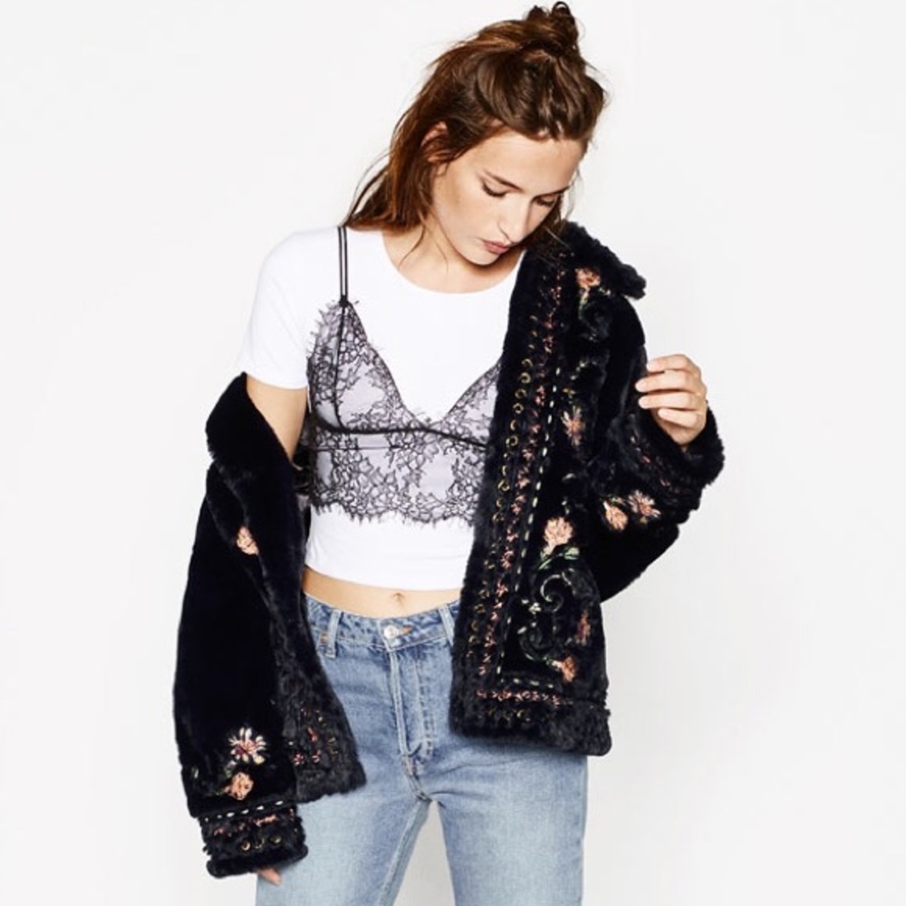 ⭐️Zara embroidered fur coat
